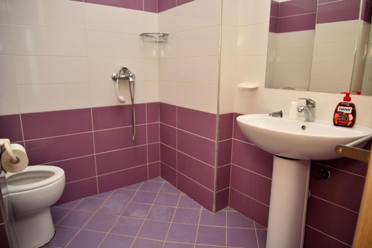 Vlorë Arianiti Guesthouse מראה חיצוני תמונה